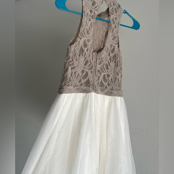 Neutral dress - Picture 2 of 2